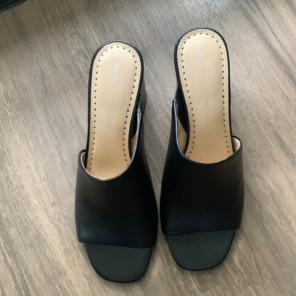 Black chunky heel. Size 7.5. Never worn